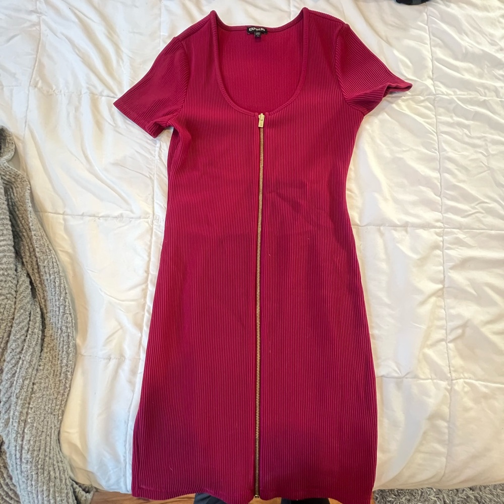 Elegant Red Zipper Dress